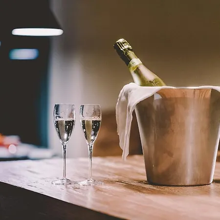 לינה וארוחת בוקר 10 Design &