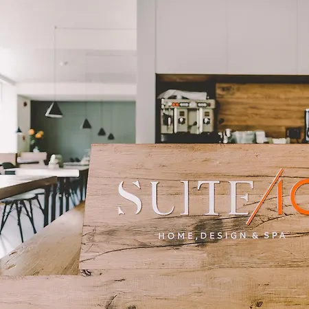 10 Design & פולינאנו א מארה