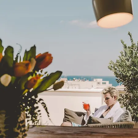 10 Design & 4* Polignano a Mare