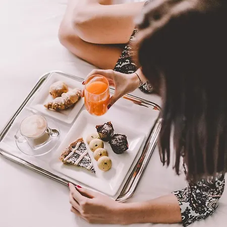 10 Design & Oda ve Kahvaltı 4*