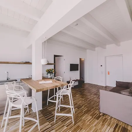 10 Design & Oda ve Kahvaltı 4*